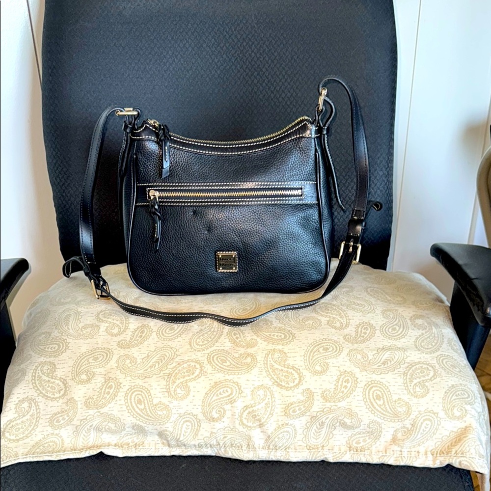 Pebble Grain Presley
Color: Black